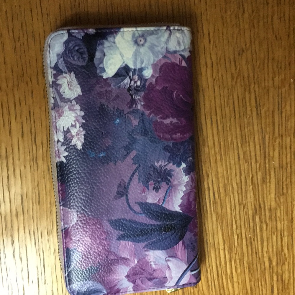 Gorgeous clutch